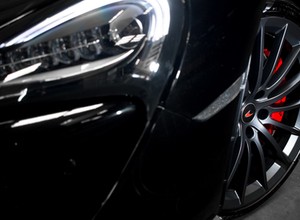 Ta gmina miała pecha, bo przejeżdżał przez nią McLaren. Koszty szkody zaskoczyły