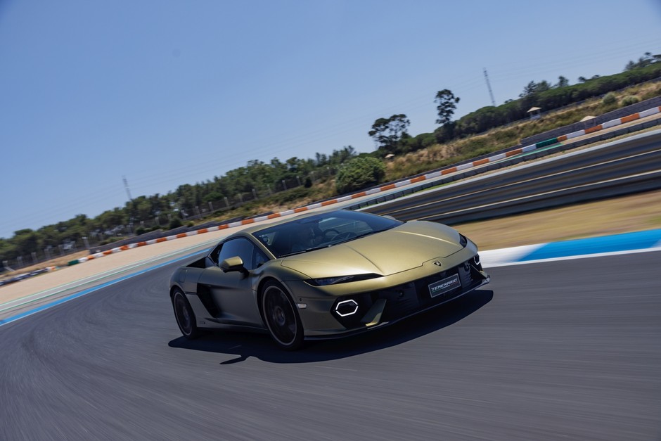 Lamborghini Temerario pozwala na naprawdę szybkie pokonywanie zakrętów