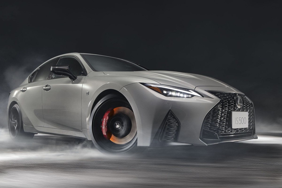 To jedno z ostatnich wolnossących V8 premium w historii. Teraz zyskało wyjątkową oprawę