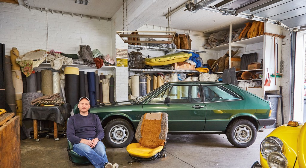 Jak samodzielnie naprawić zniszczoną tapicerkę?