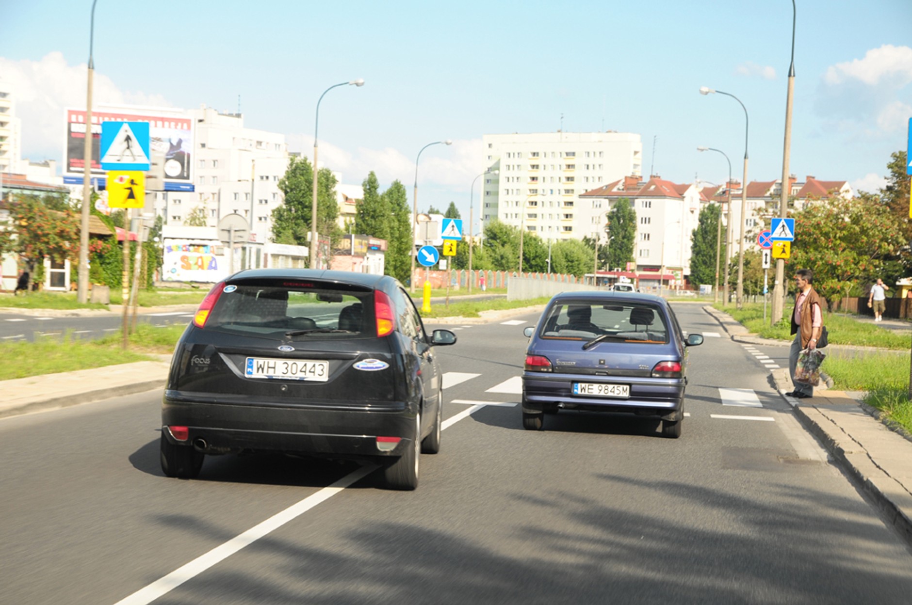 Wyprzedzanie na przejściu dla pieszych na drogach z kilkoma pasami w jednym kierunku