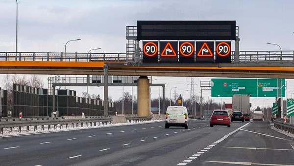 Co oznacza czerwony "X" nad drogą? Te znaki są równie ważne, co tradycyjne