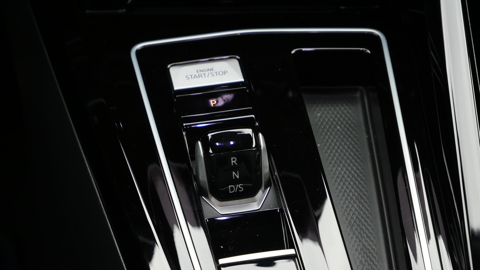 Volkswagen już prawie nie oferuje manualnych skrzyń biegów. Doszliśmy do momentu, gdy ich produkcja może być droższa niż "automatów"