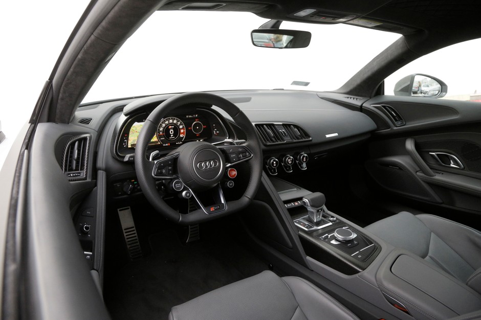 Audi R8 V10 plus
