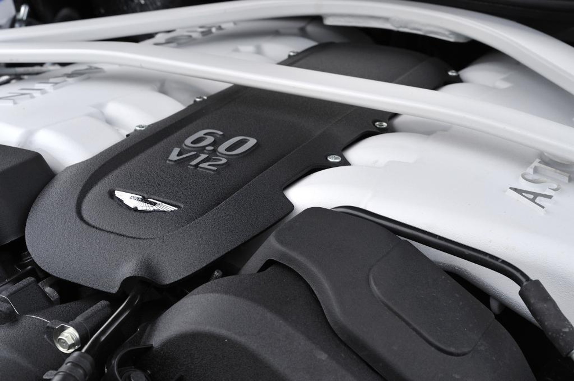 Jak jeździ Aston Martin Vanquish?