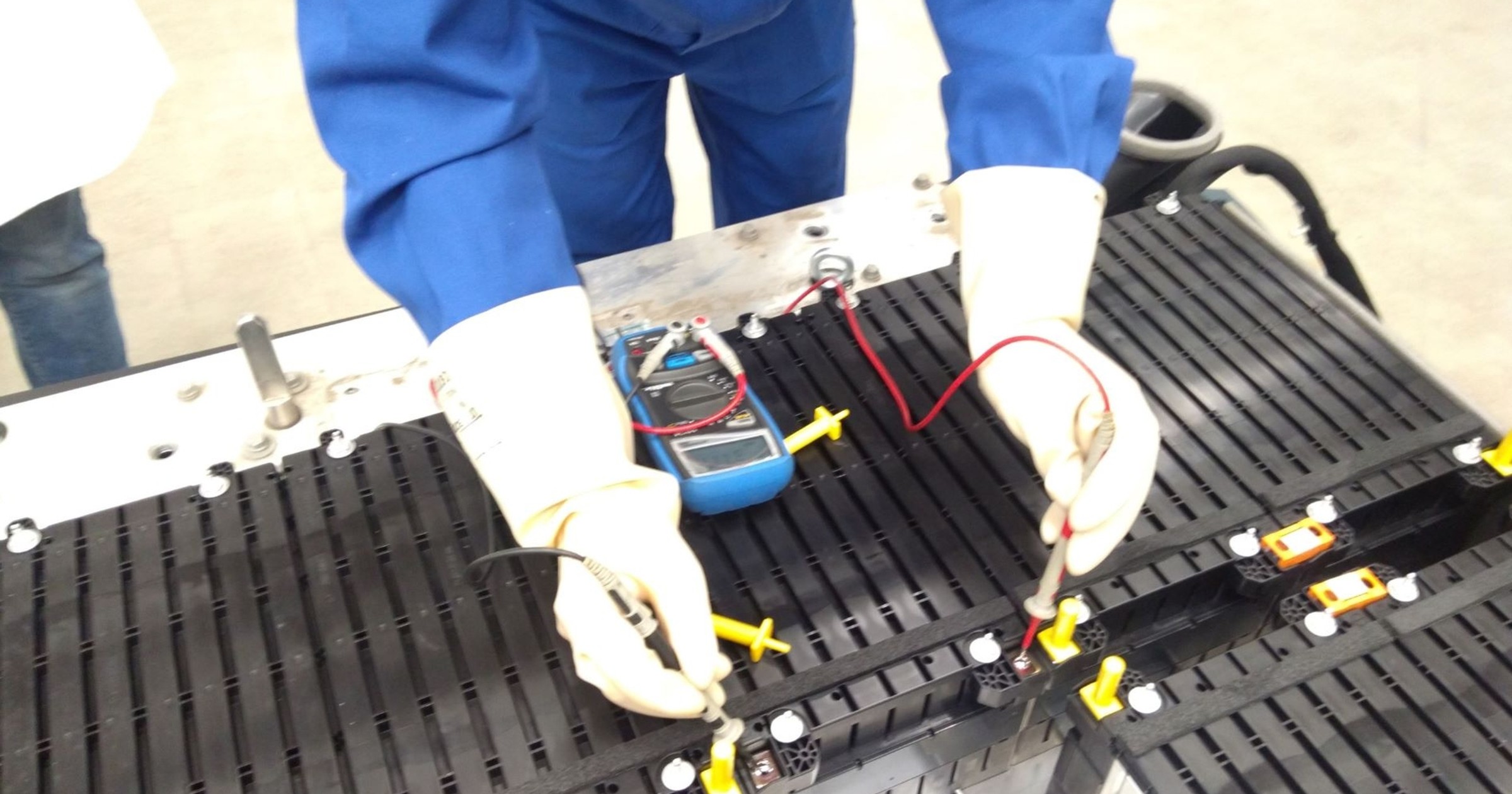 Renault - serwis akumulatorów do samochodów elektrycznych i hybryd plug-in