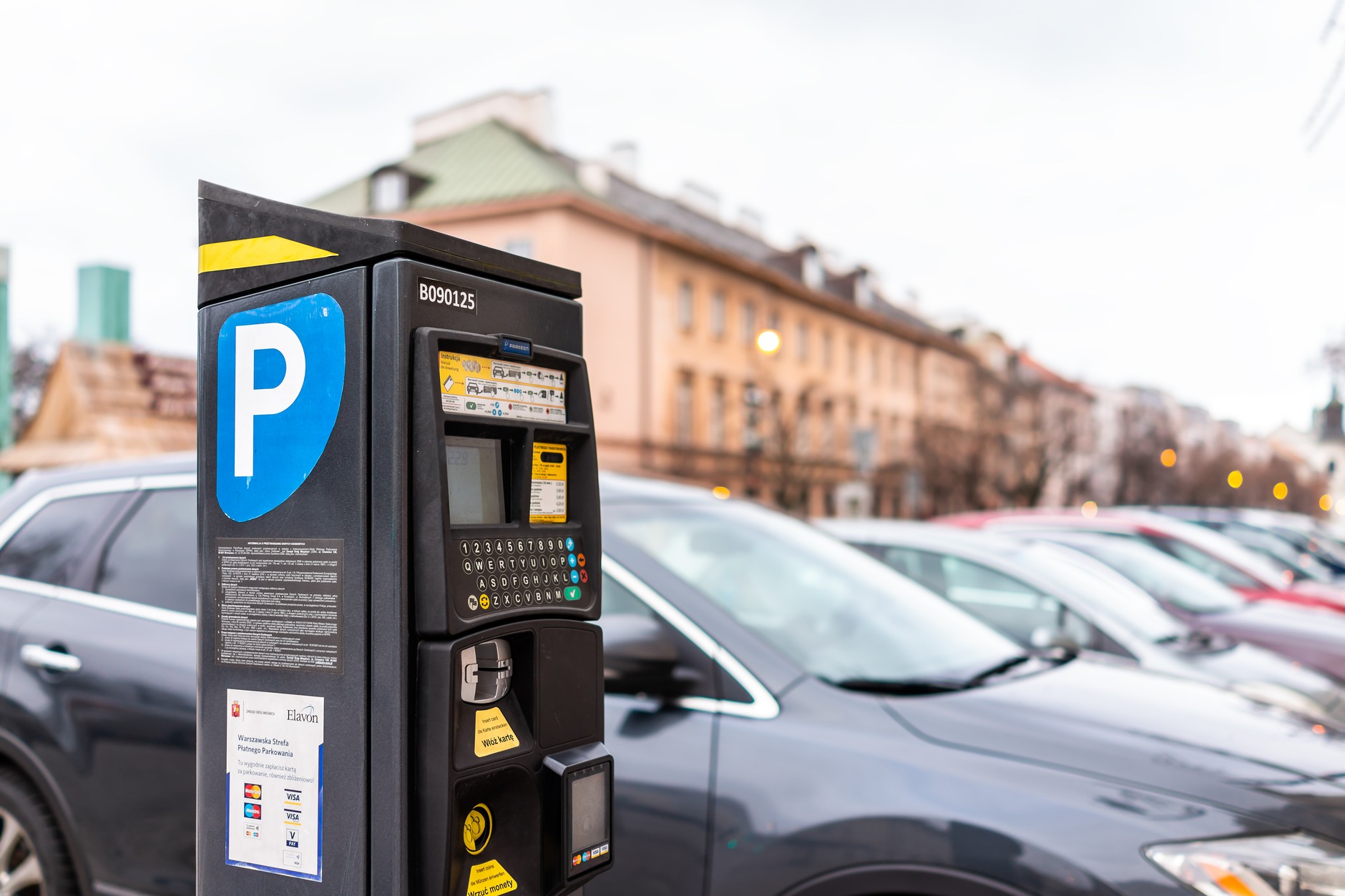 Jeździsz ciężkim SUV-em? Płacisz trzy razy więcej za parkowanie!