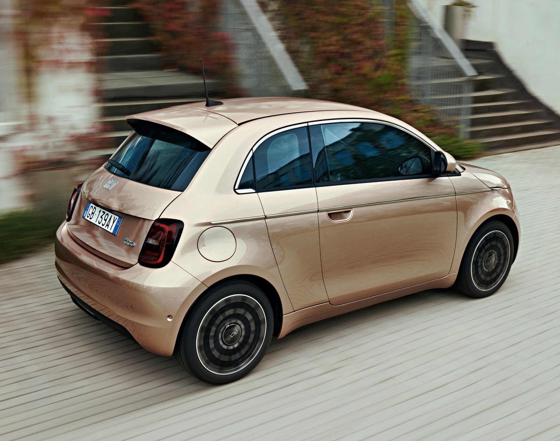 Nowy Fiat 500e 3+1
