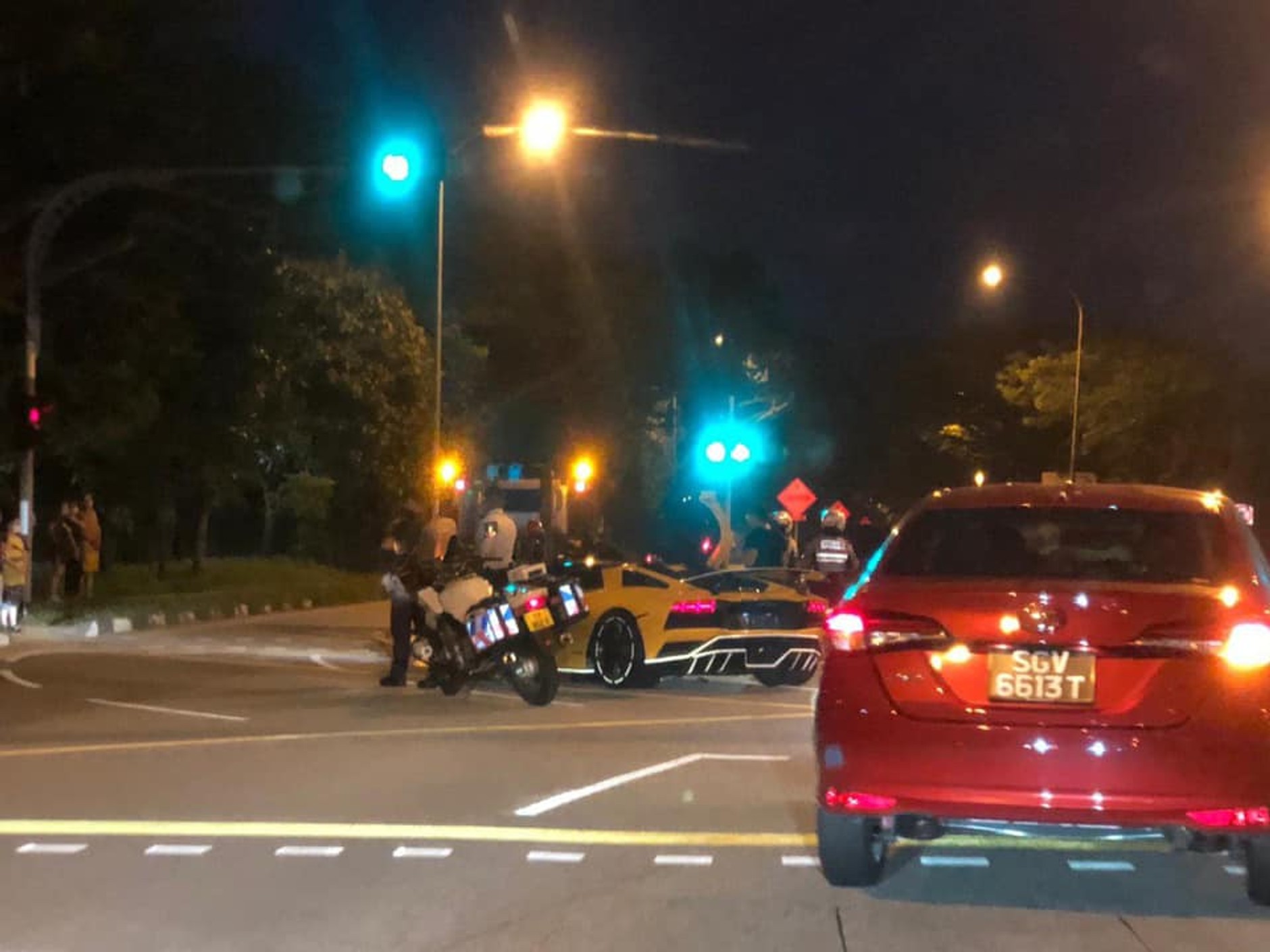 Lamborghini Aventador S – zderzenie bliźniaczych modeli