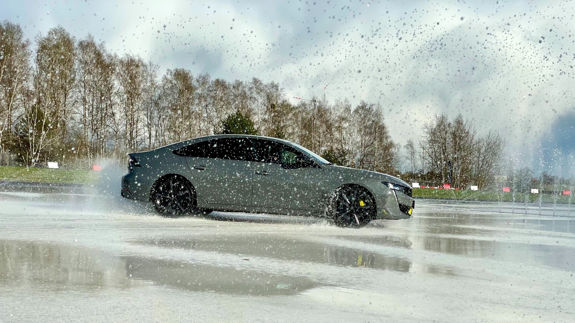 Ośrodek doskonalenia techniki jazdy Driveland w gminie Radziejowice