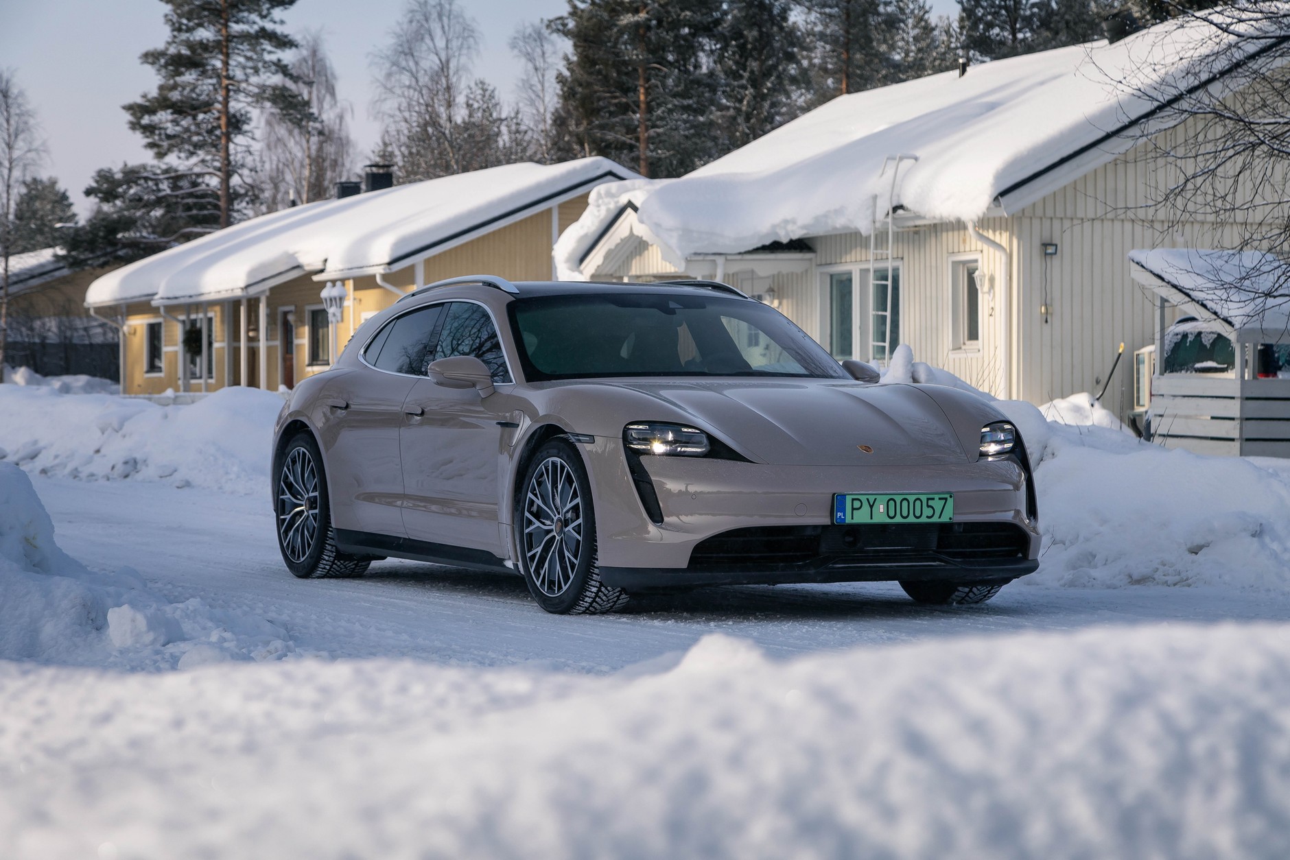Porsche Taycan na wyprawie zimowej w Finlandii