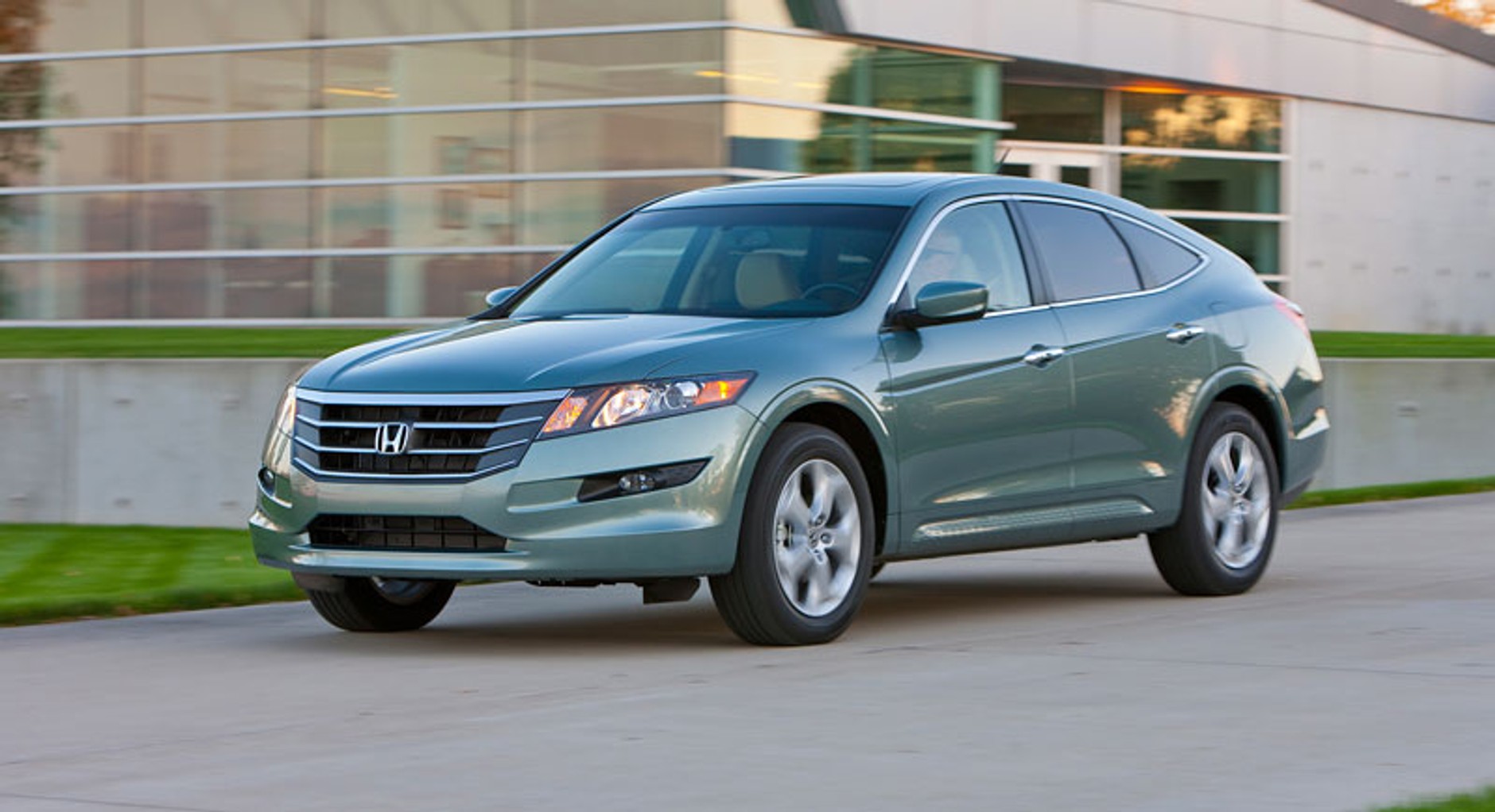 Honda Accord Crosstour: kolejny mikst liftbacka, coupé i SUV-a