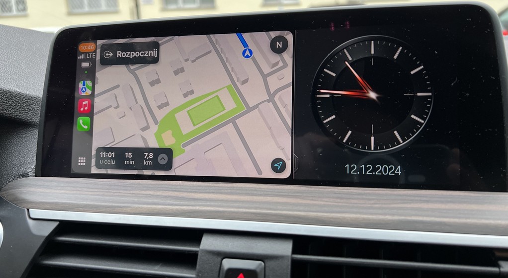 Nawigacja Apple Maps (widok z Apple CarPlay)