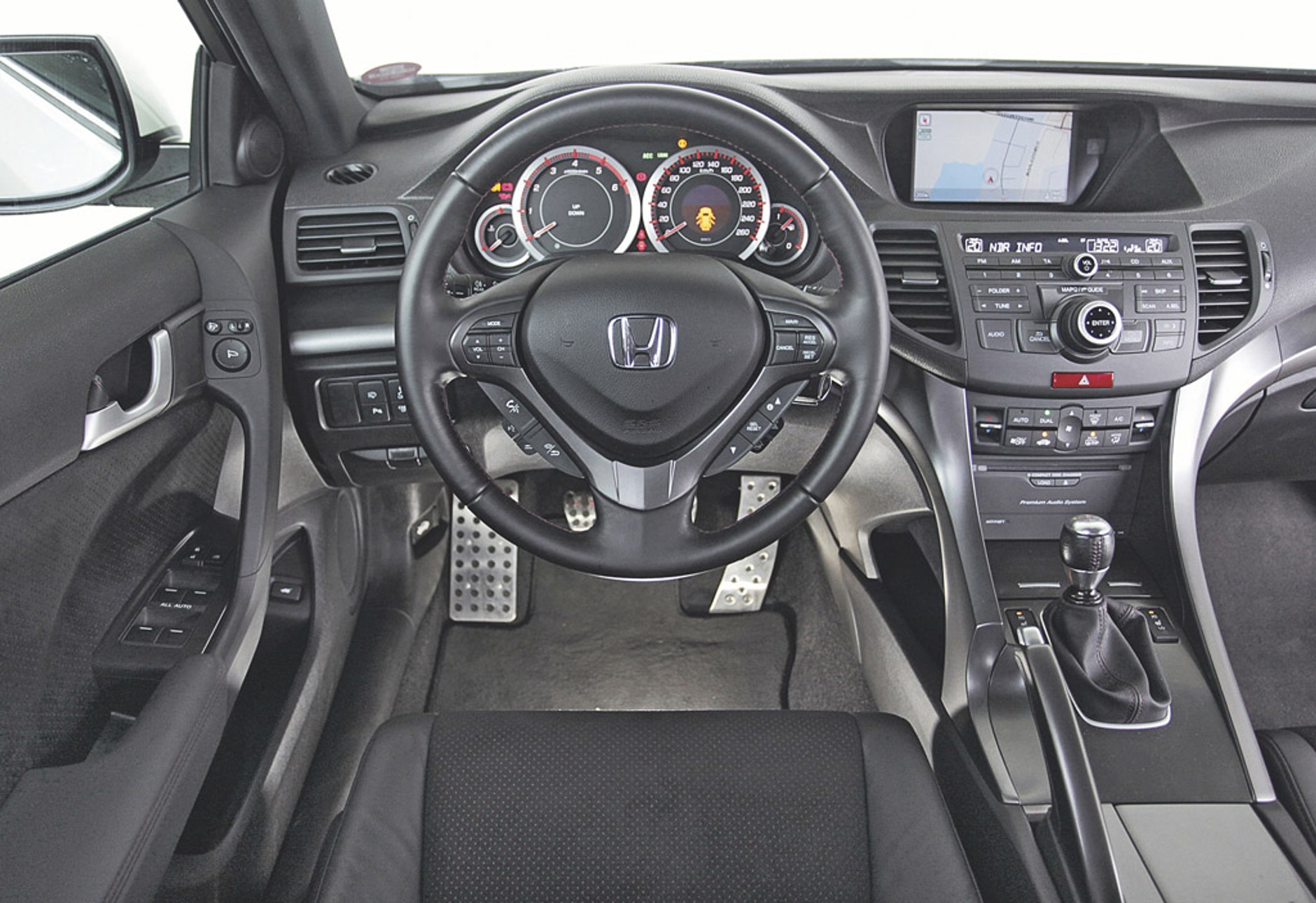 Citroen C5 kontra Honda Accord i Toyota Avensis: które kombi spodoba się rodzinie