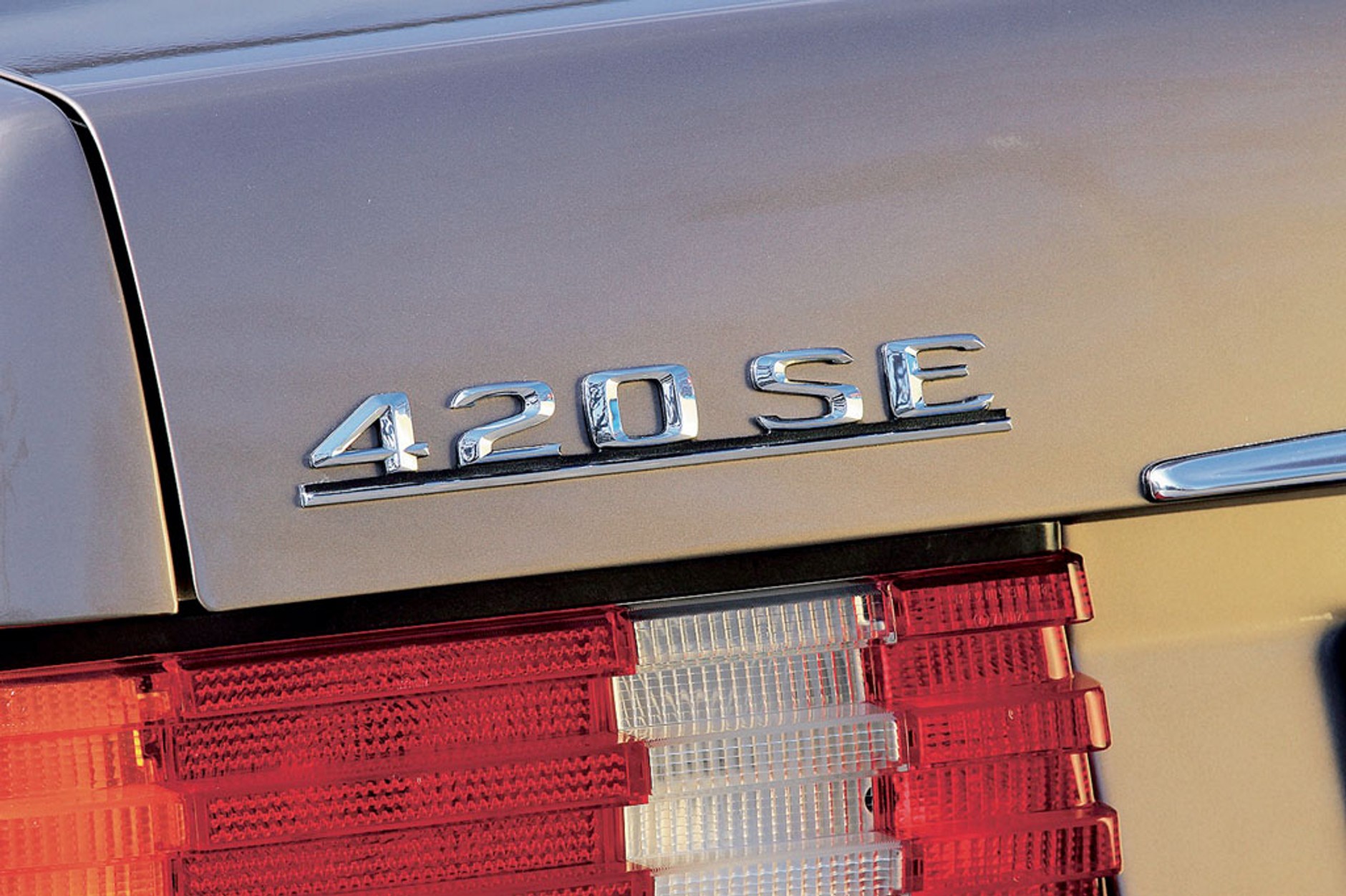 Mercedes 420 SE - Prawdziwa ikona stylu