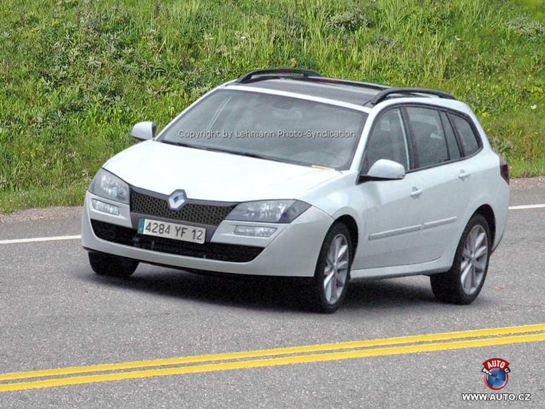 Zdjęcia szpiegowskie: Nowy Renault Laguna!