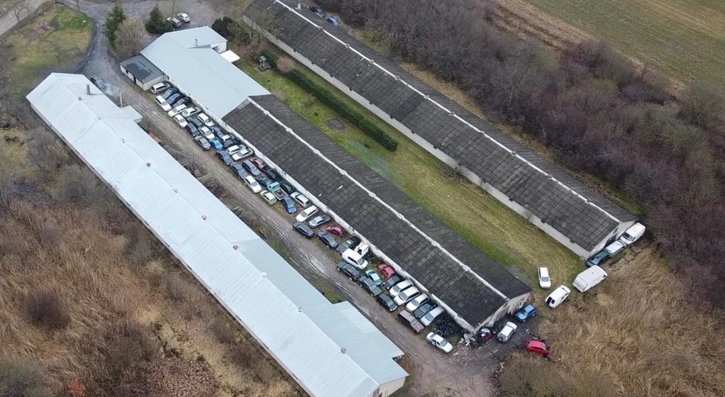 Nielegalny demontaż pojazdów na Podlasiu