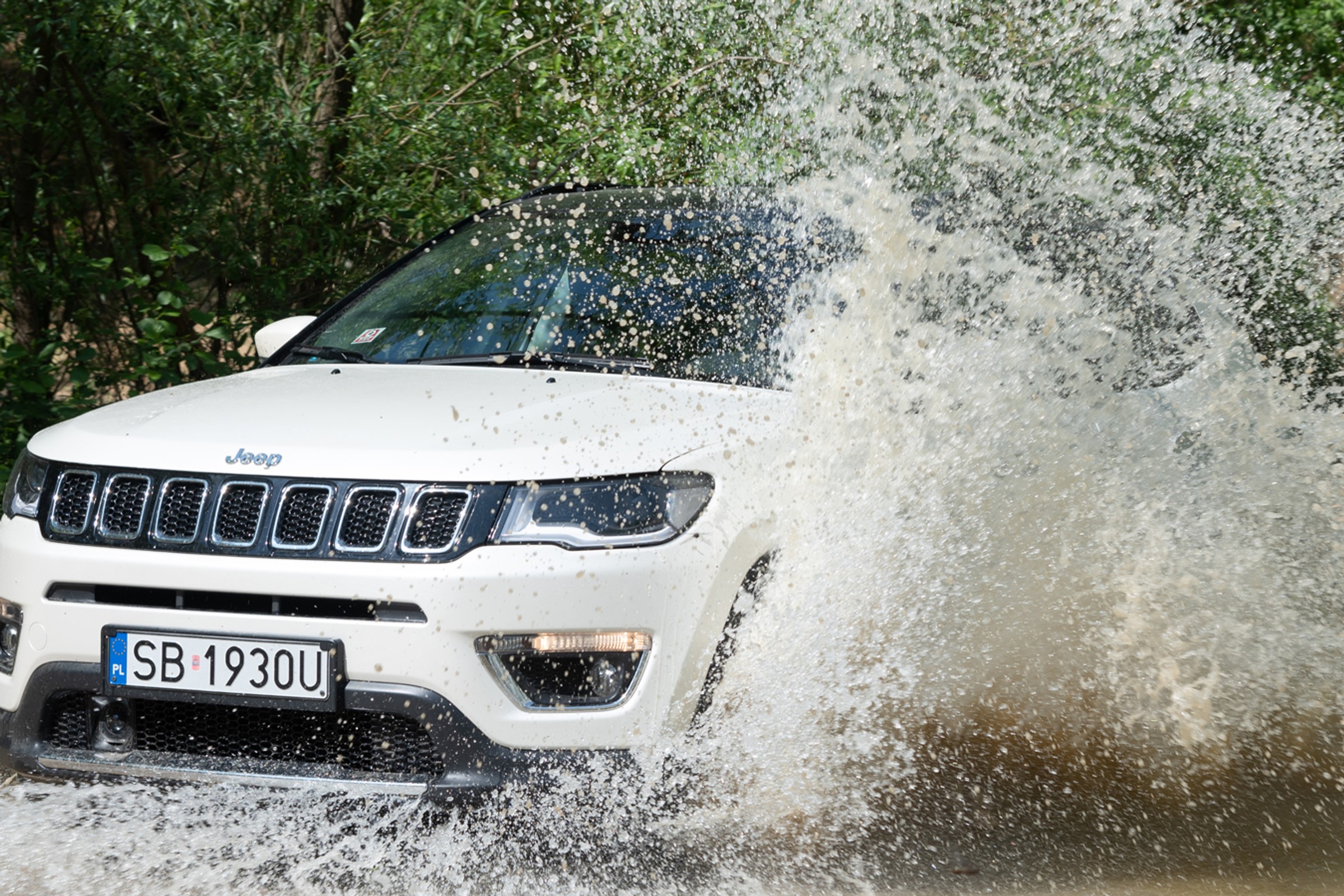 Czy można dostać mandat za ochlapanie pieszego? Można się zdziwić, bo kary są wysokie