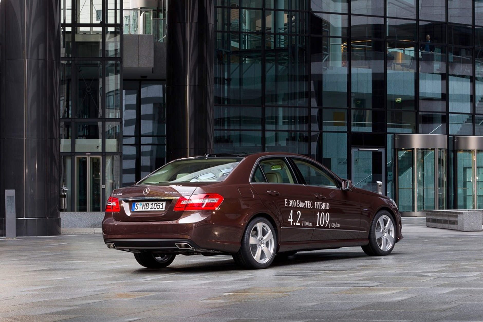 Mercedes Klasy E z napędem hybrydowym