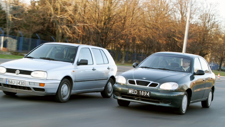 Młodzi kierowcy wybierają stare VW Golfy