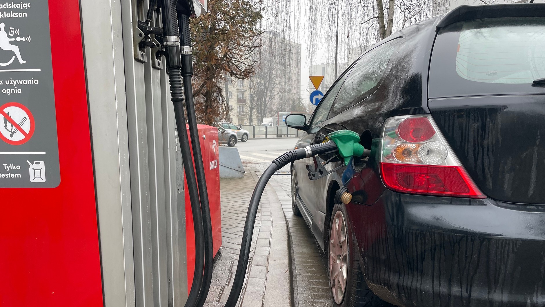 Tankowanie. Stacja paliw. Orlen