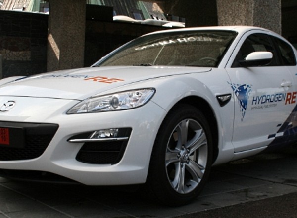 Mazda RX-8 Hydrogen RE: woda zamiast... spalin!