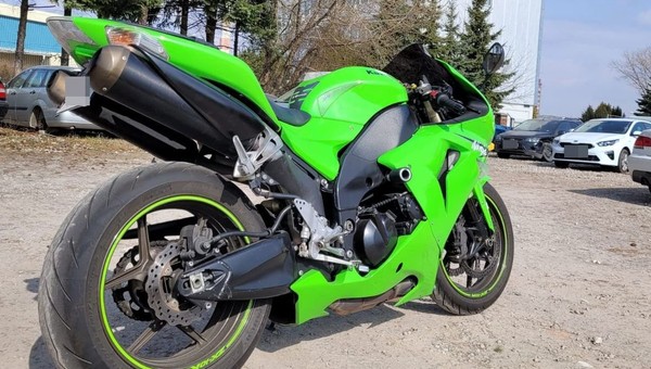 Motocyklista potrącił policjanta i uciekł. Już został zatrzymany
