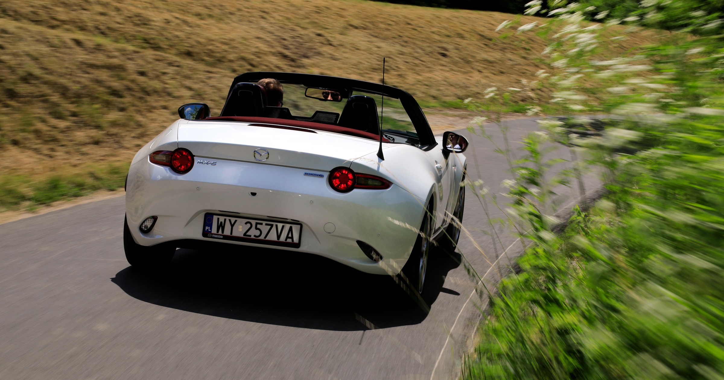 Nowa Mazda MX-5 zachowa silnik spalinowy