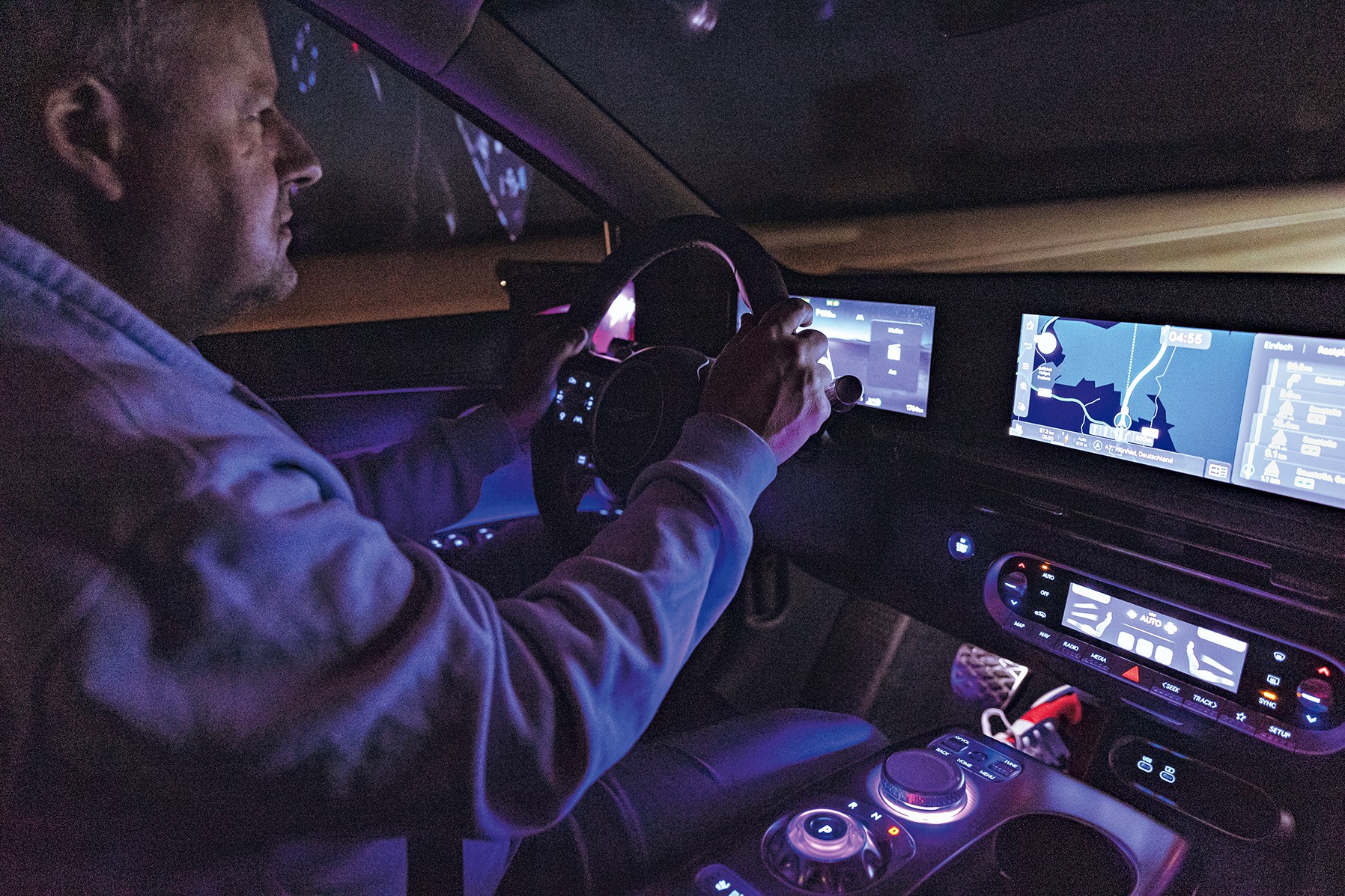 Genesis GV60 w drodze przez Alpy