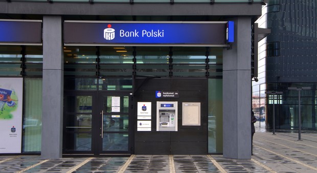 Rekompensaty za stare książeczki PKO. Opłaca się jej poszukać w domu