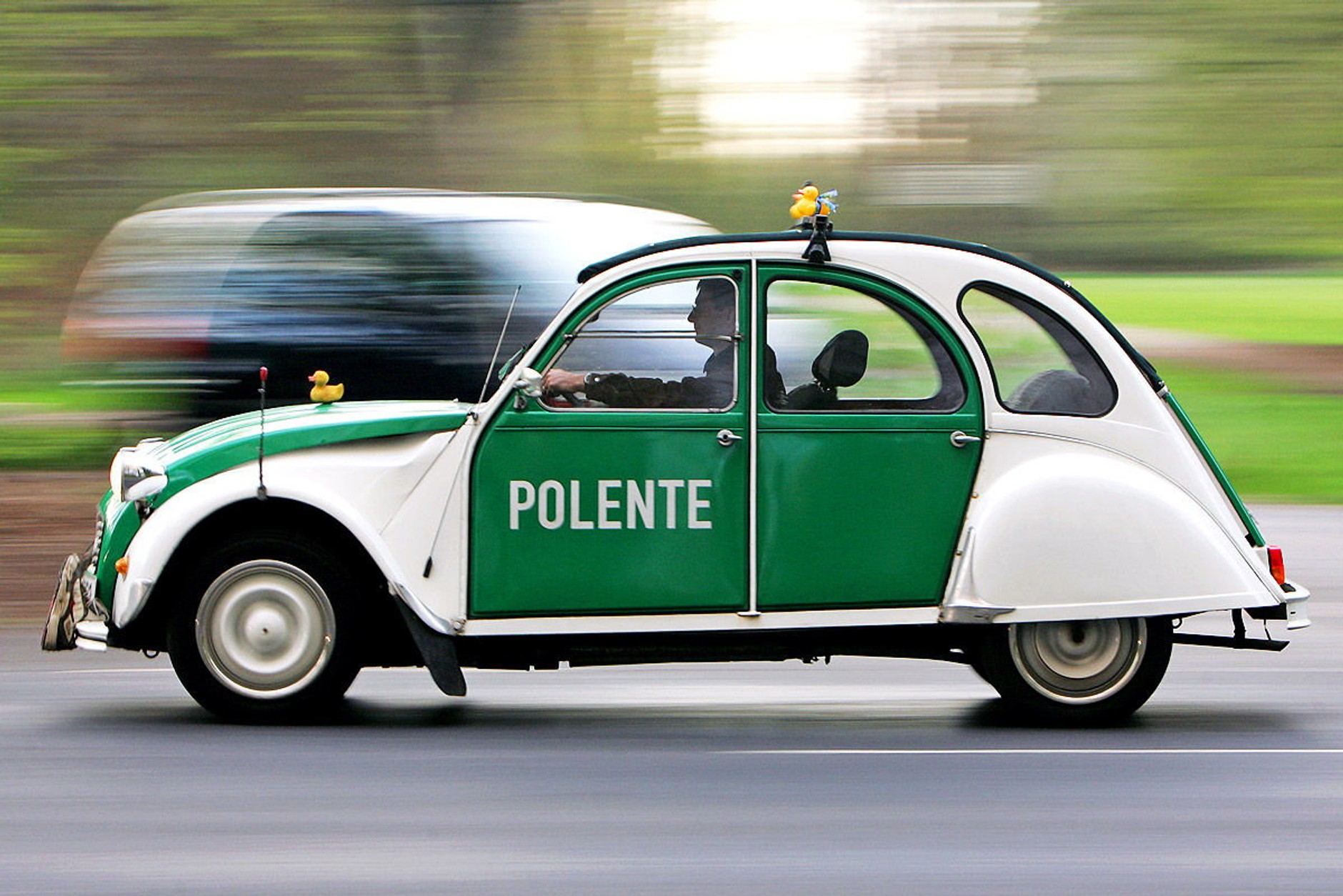 Citroën 2CV – kaczki przyjadą do Torunia (program, galeria)