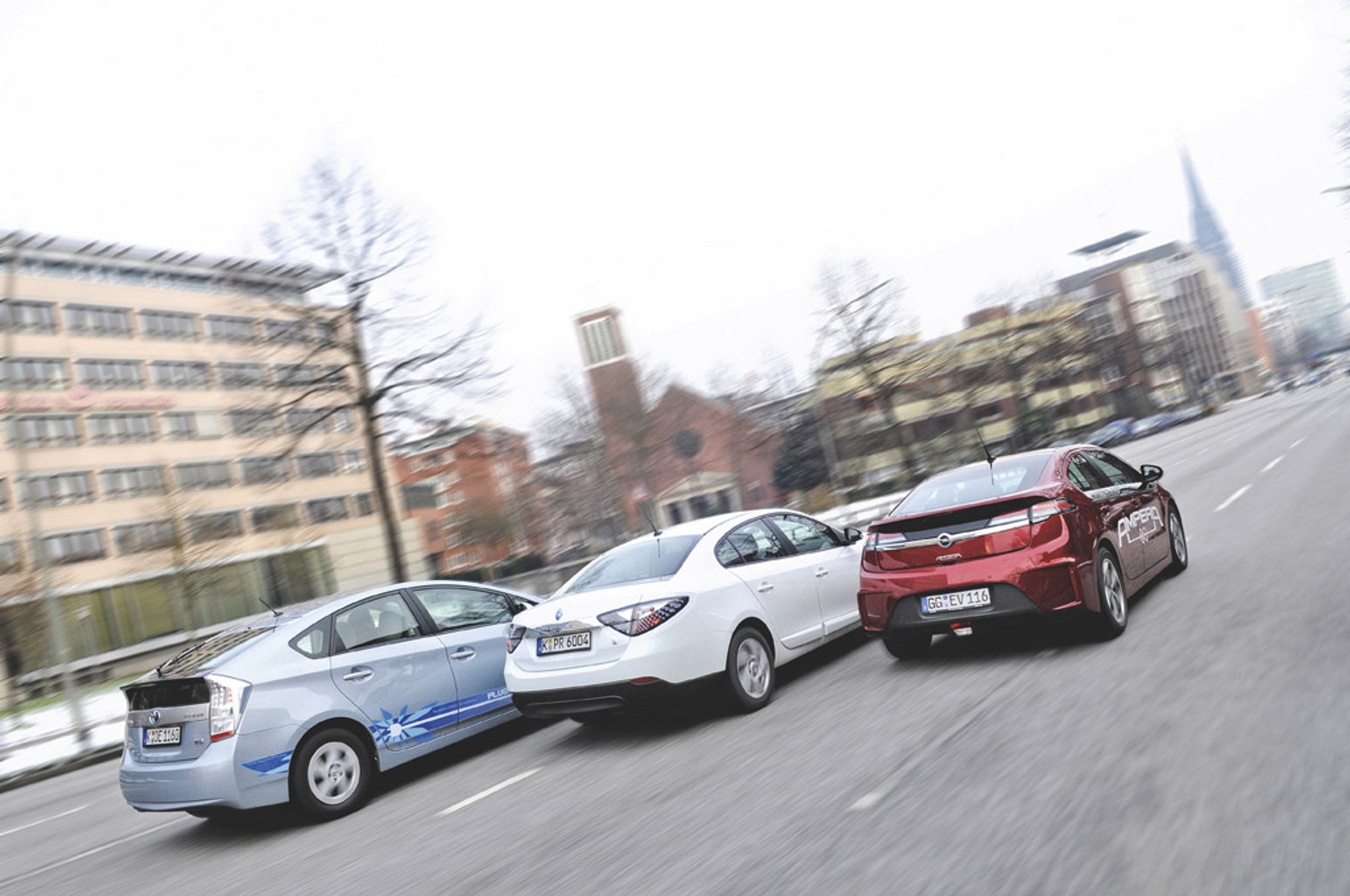 Opel Ampera kontra Toyota Prius i Renault Fluence: czy elektrycznym autem można jeździć na co dzień