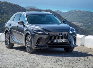 Największy i najdroższy SUV Lexusa sprzedaje się najlepiej