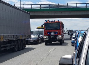 Kierowcy stworzyli wzorowy korytarz życia na drodze S8