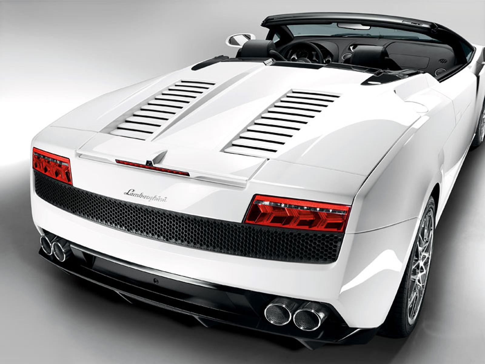 Lamborghini Gallardo LP 560-4 Spyder: kwiaty we włosach potargał wiatr... przy 324 km/h