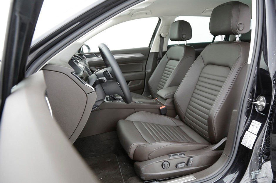 Volkswagen Passat Alltrack - wyższy może więcej