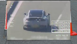 Pędził Porsche 911. Policyjny helikopter nie mógł nadążyć [Nagranie]
