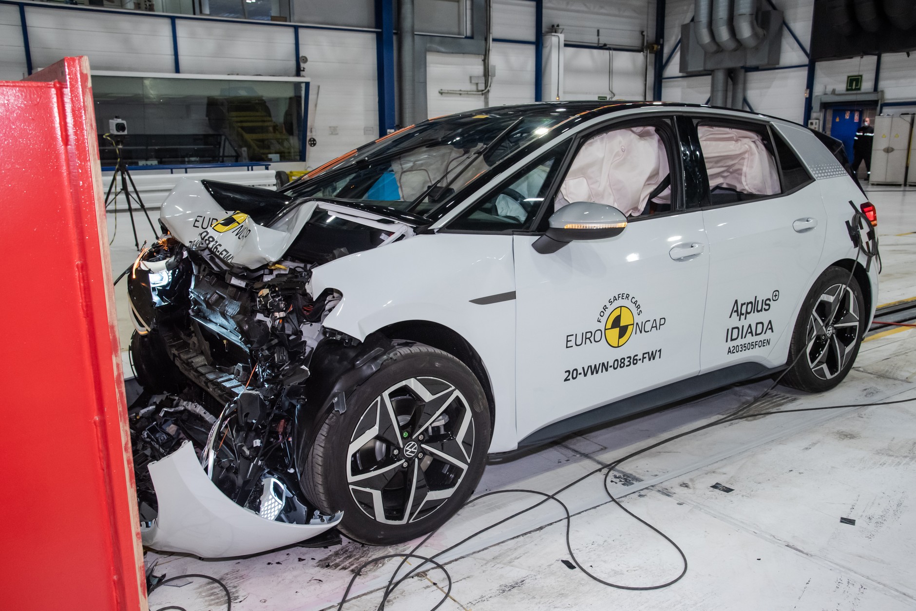 Volkswagen ID.3 rozbity przez Euro NCAP.