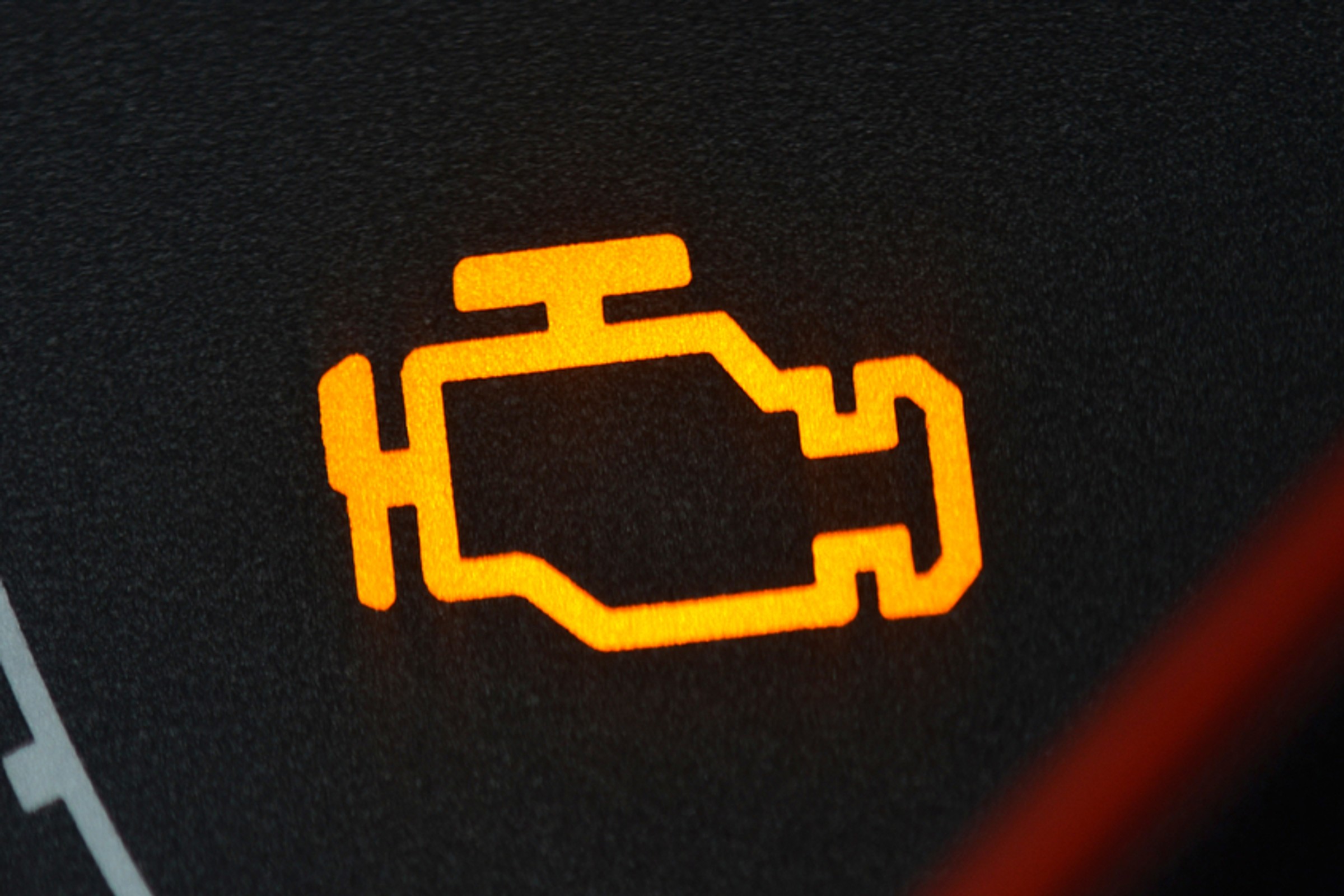 Wraz z zimą wrócił zły nawyk kierowców. Może gwałtownie uszkodzić silnik. I to poważnie