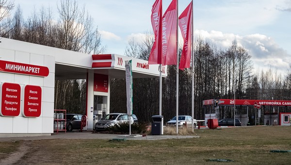 Mniej niż 2 złote za litr benzyny? Tak, ale czy na pewno chciałbyś tam jechać?