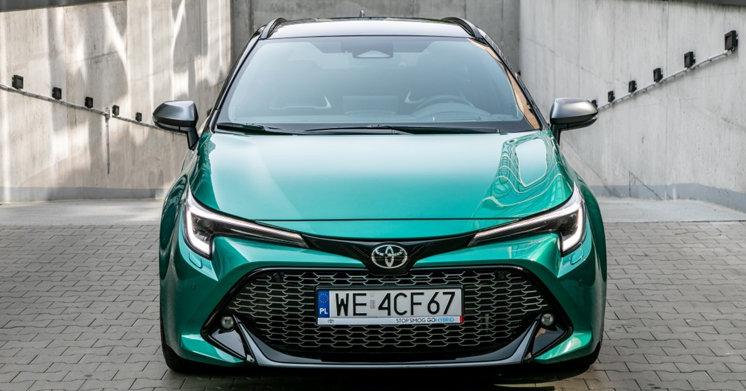 Toyota Corolla 2.0 Hybrid TS Kombi Super Green