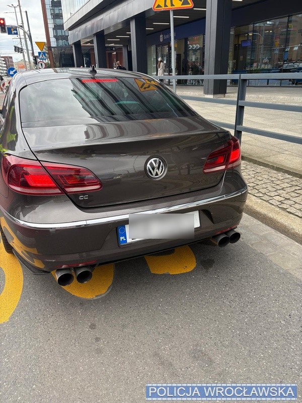 Wrocławska drogówka sprawdzała wydechy w samochodach
