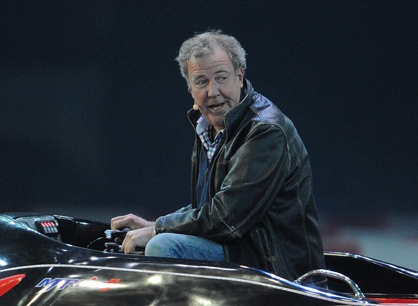 Jeremy Clarkson: czym grozi kąpiel w wannie z ropą naftową? [Fragment książki]