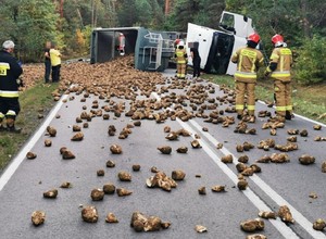 Przez kilka godzin kierowcy nie mogli przejechać przez buraki. Kuriozalna kolizja