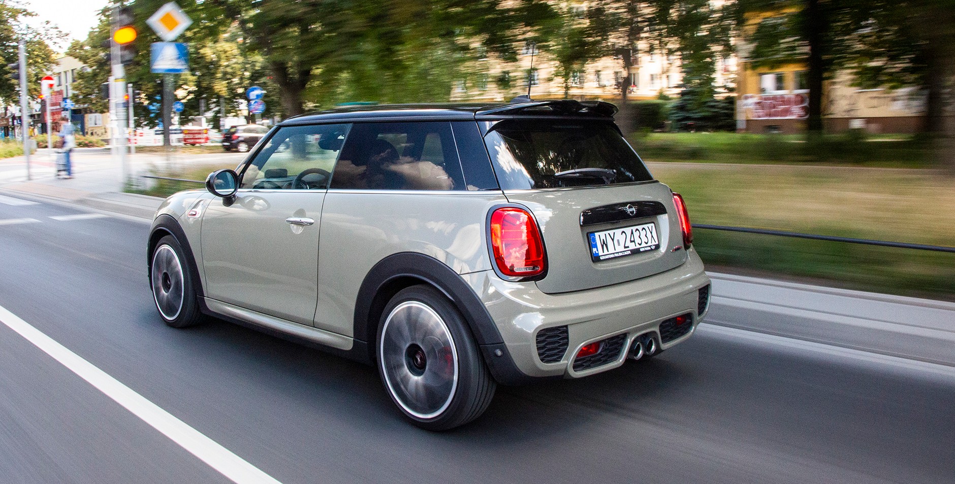 Mini Cooper 2.0 JCW - imponuje jazdą, wyglądem i ceną