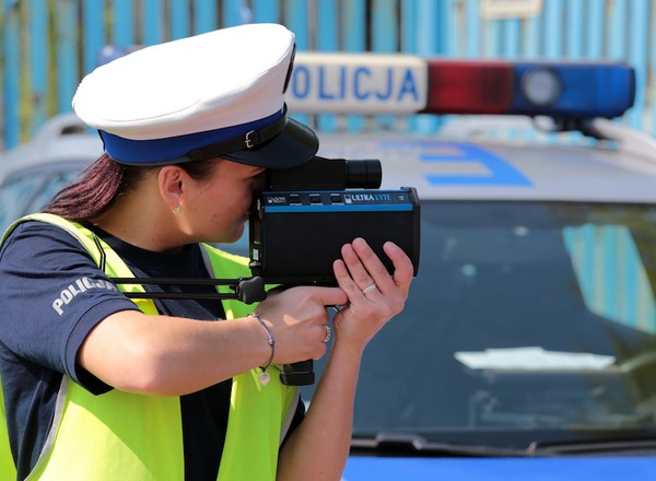 Puste drogi, więc kierowcy częściej przekraczają prędkość?