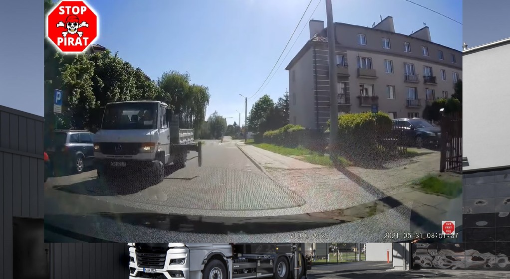 Zapomniał, że ma wysuniętą podporę. Uderzył nią w inne auto 