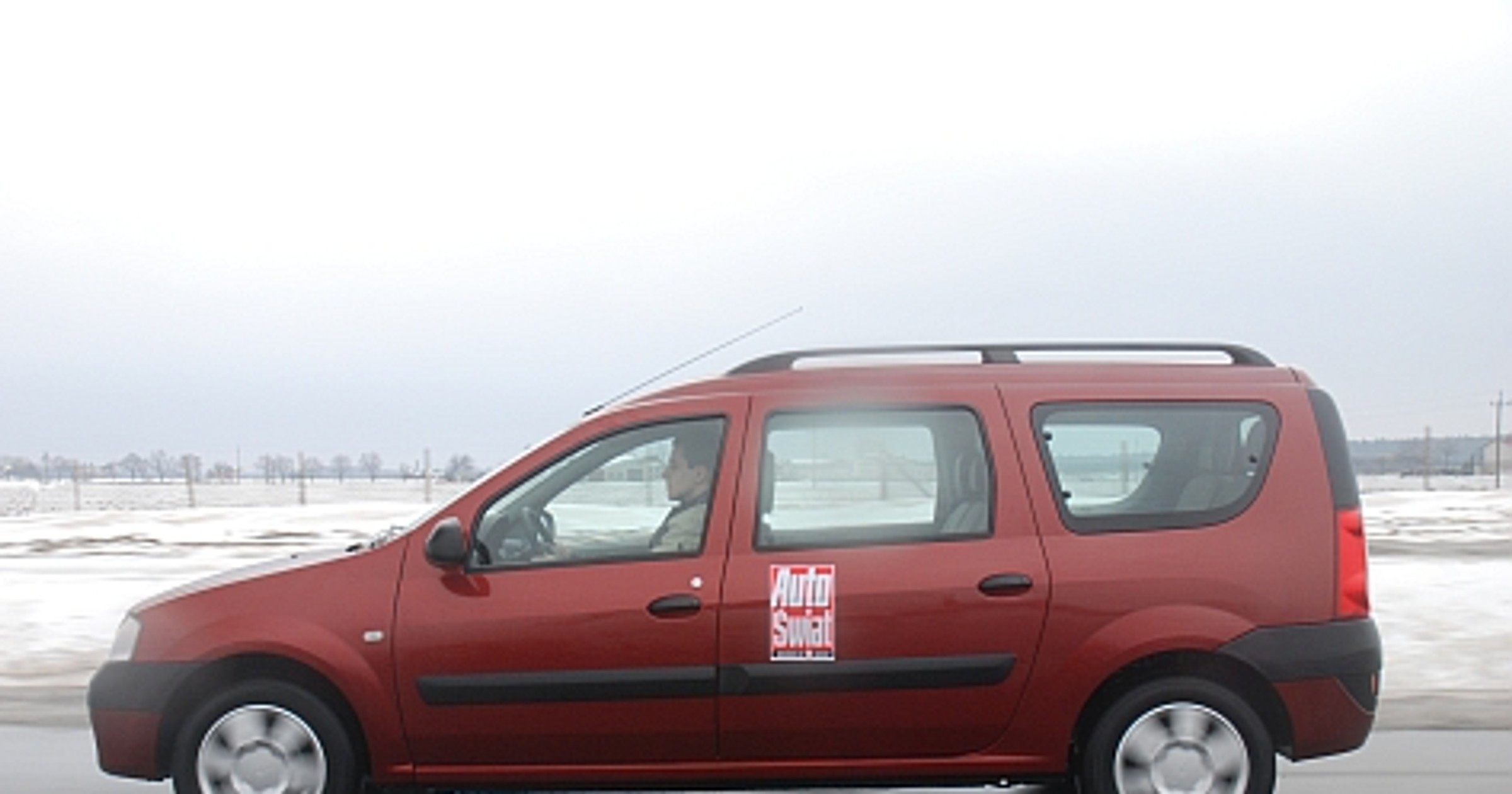 Szkoła Jazdy Renault ostrzega: Podczas odwilży jest mokro i niebezpiecznie