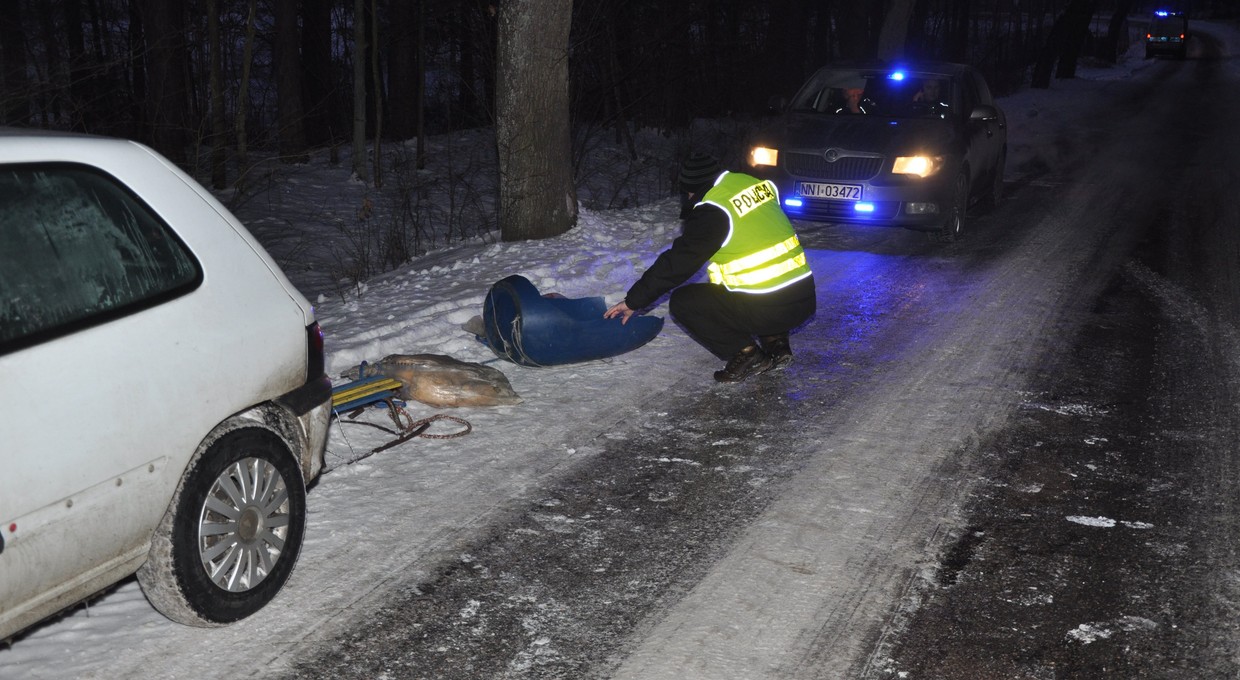 Wypadek podczas kuligu za samochodem pod Elblągiem