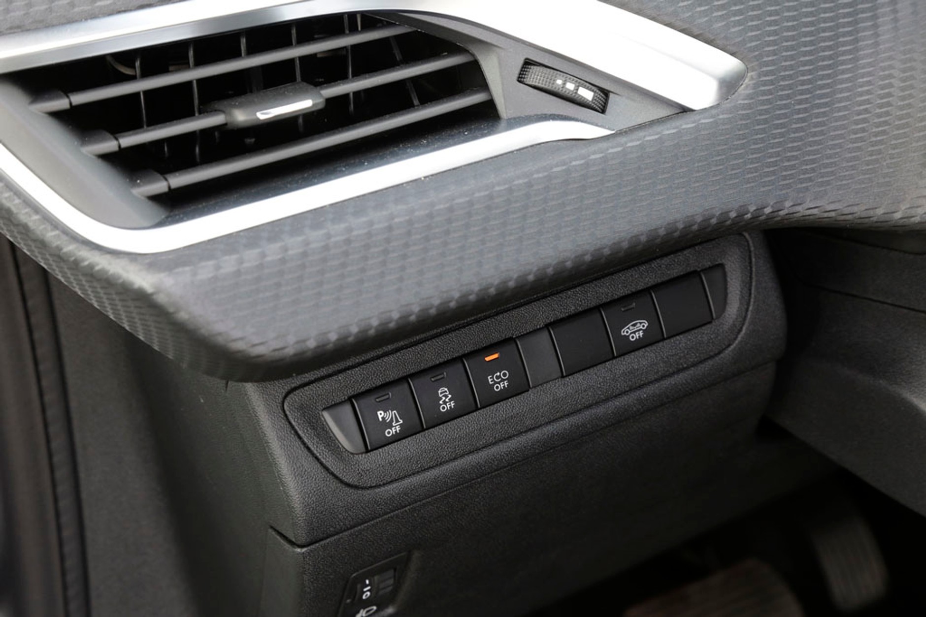 Peugeot 2008 1.2 Pure Tech- trzy cylindry z automatem